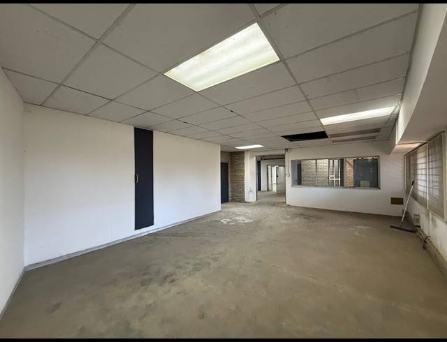 676M² WAREHOUSE TO LET IN VORNA VALLEY
